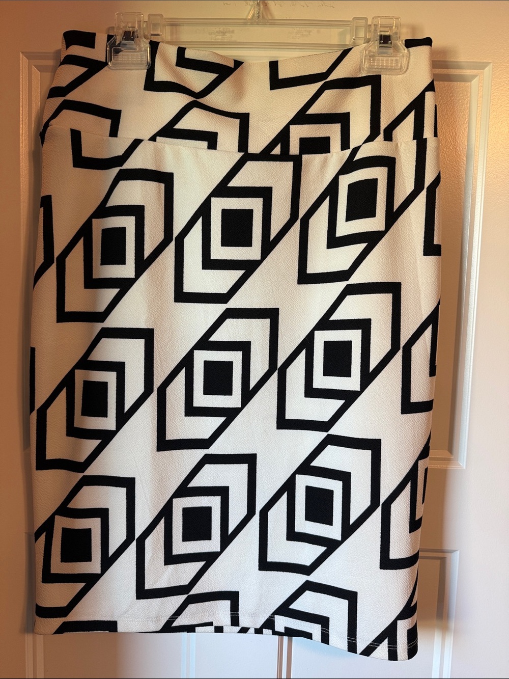 LuLaRoe Large Black & White Geometric Pencil Skirt New without tags